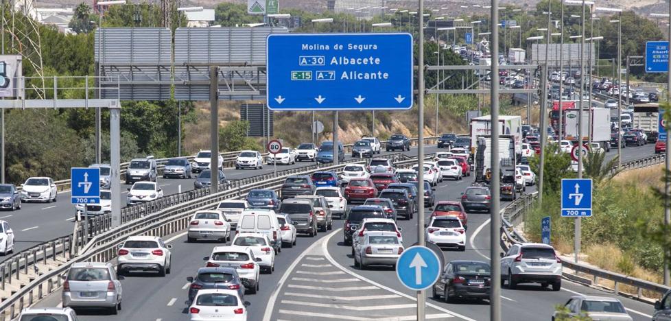 Esta es la nueva norma de la DGT que podría obligar a los conductores a